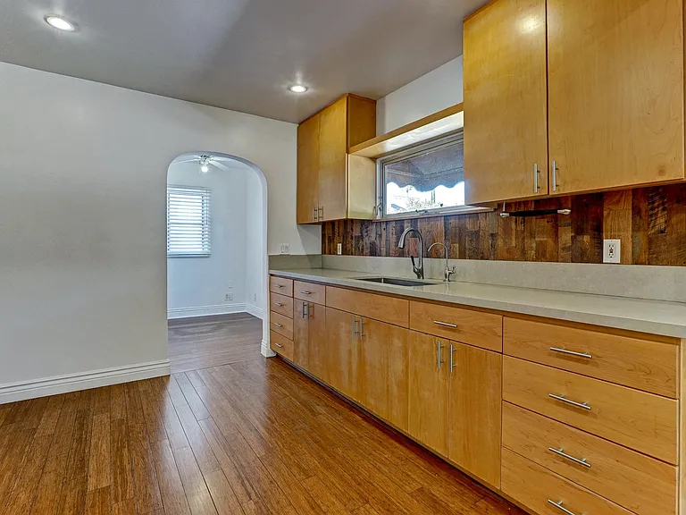 15340 Cohasset St — Photo 9