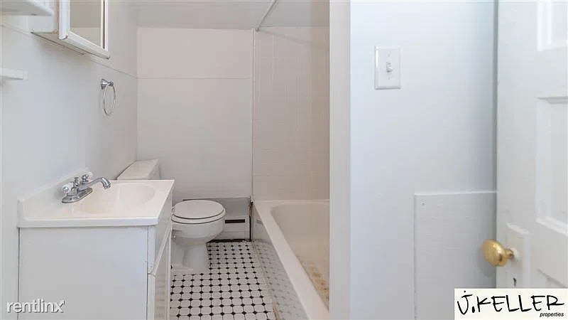 914 Woodlawn - 1 — Photo 2
