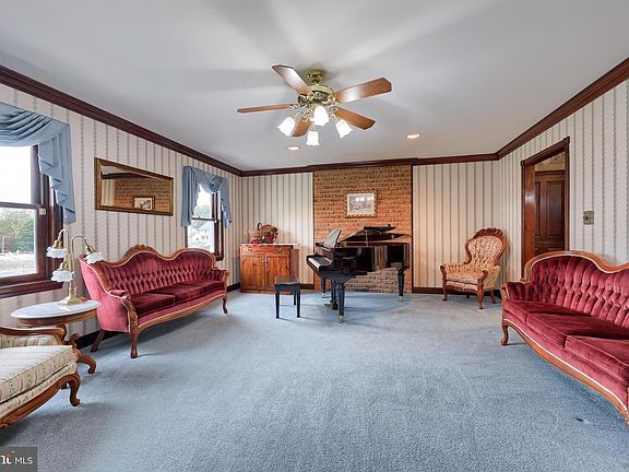 4th image of 2435 Honeysuckle Ln