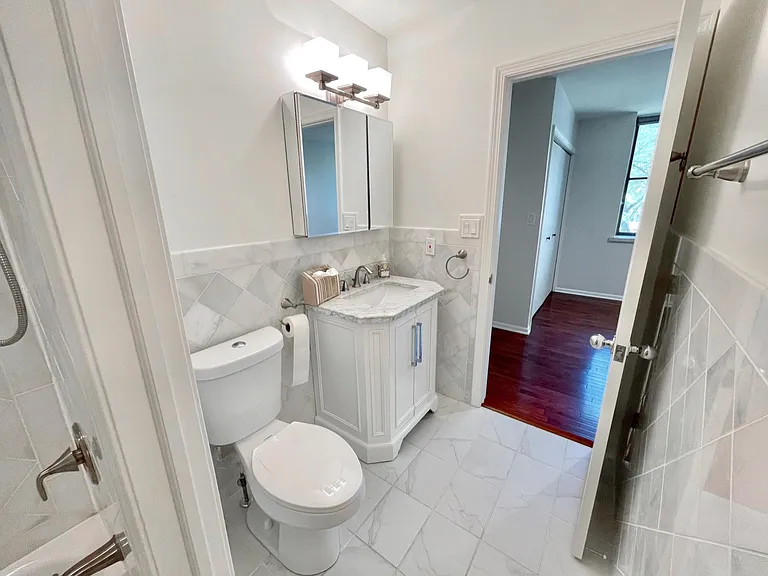 2006 Wealthy St SE #107 — Photo 12