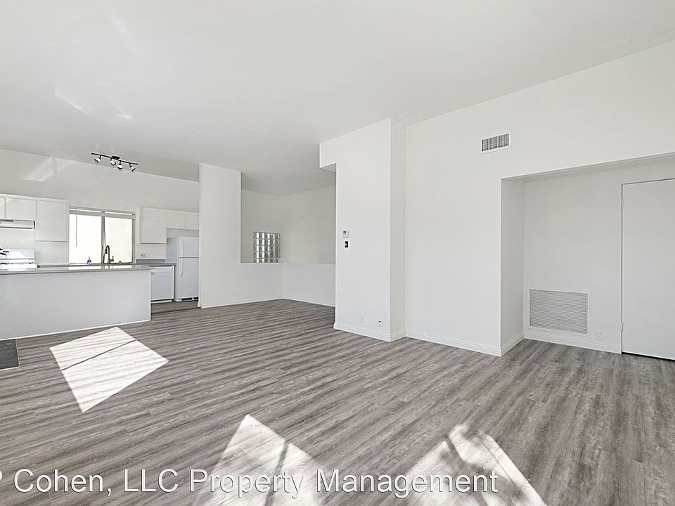 1st image of 3030 Waverly Dr #10892594