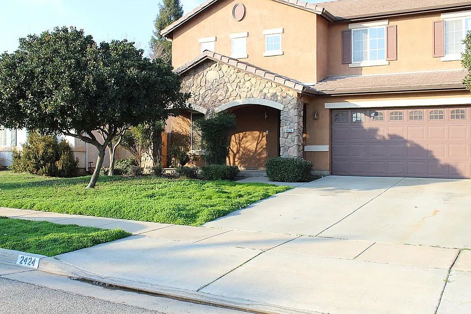 1st image of 2424 E Victor Ave
