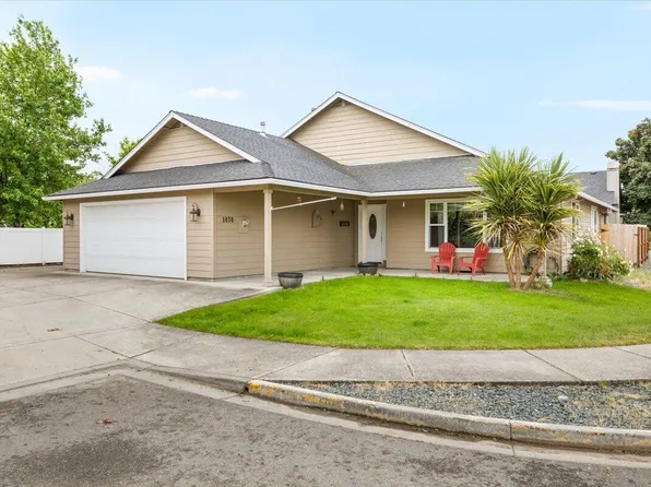 1070 Shayla Ln, Central Pt, OR 97502