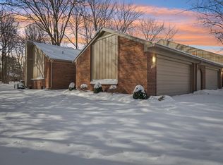 1725 Streamwood Dr, Rochester, MI 48309