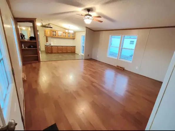 36 East St, Tiffin, IA 52340