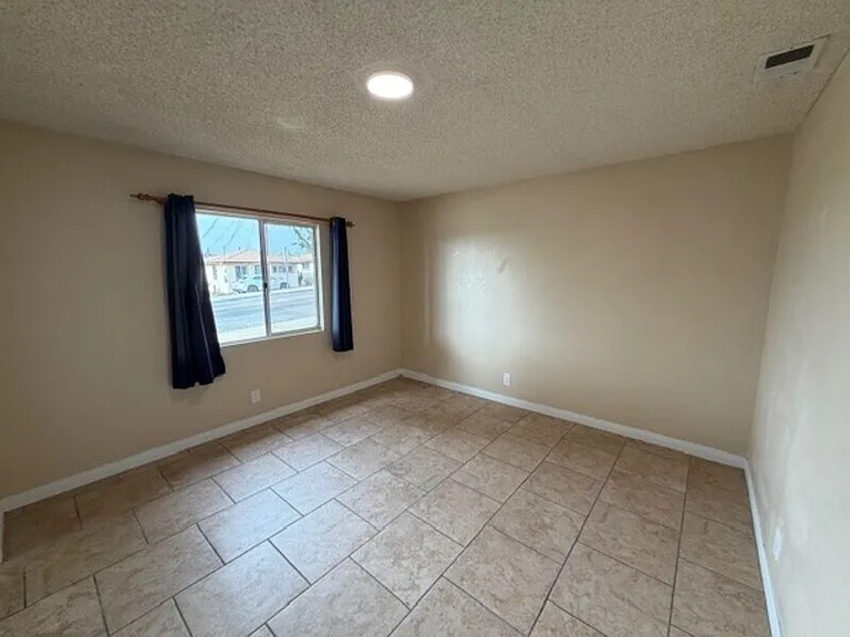 1609 Grove St #B — Photo 18