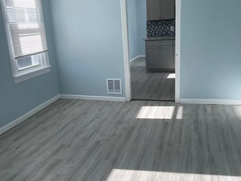 112 Staley Ave — Photo 3