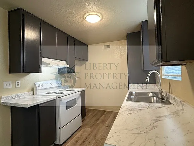 3 bed, $1,695 — Photo 4