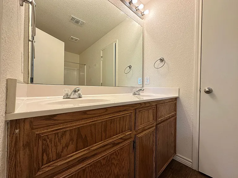 901 Lasso Dr — Photo 52