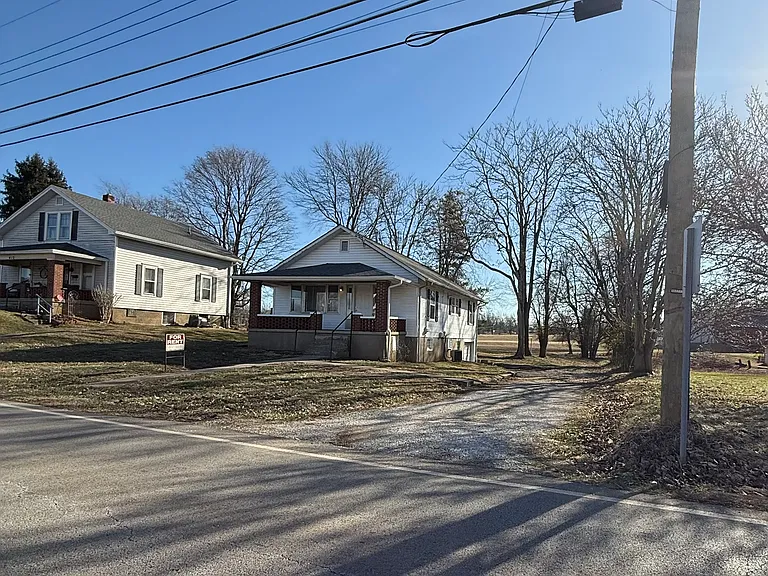 410 E Main St — Photo 3