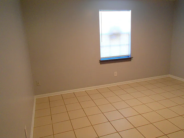 925 Bradford Cir — Photo 17