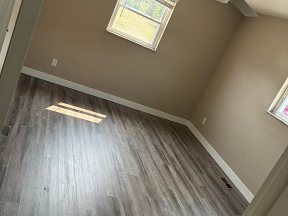 5th image of 917 W Market St #B