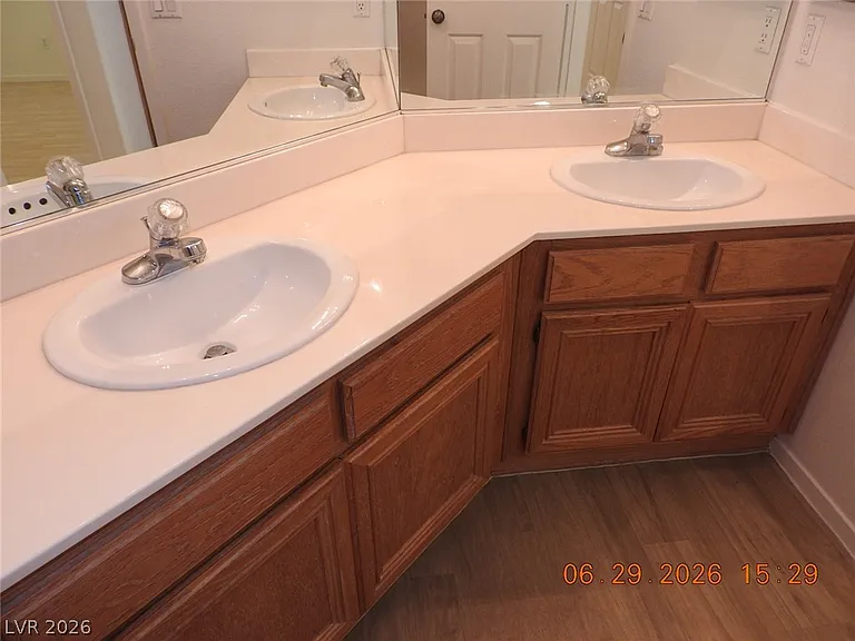 742 Endicott Ct — Photo 30