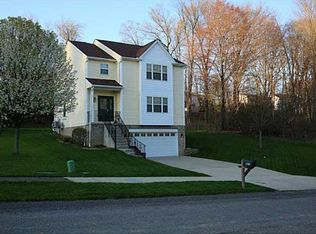 321 Sean Dr, Coraopolis, PA 15108