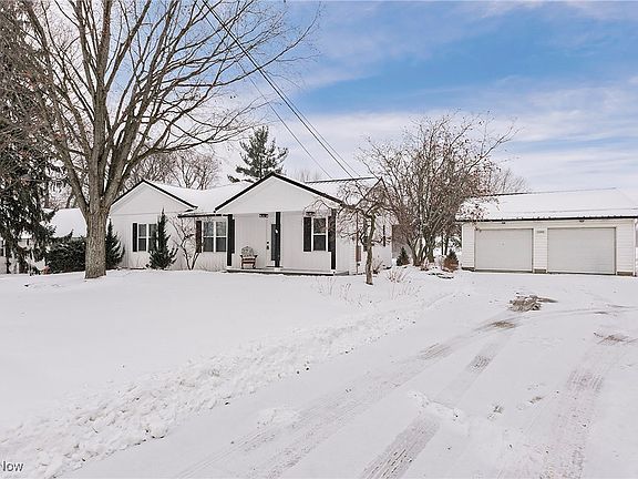 3rd image of 16008 Button St