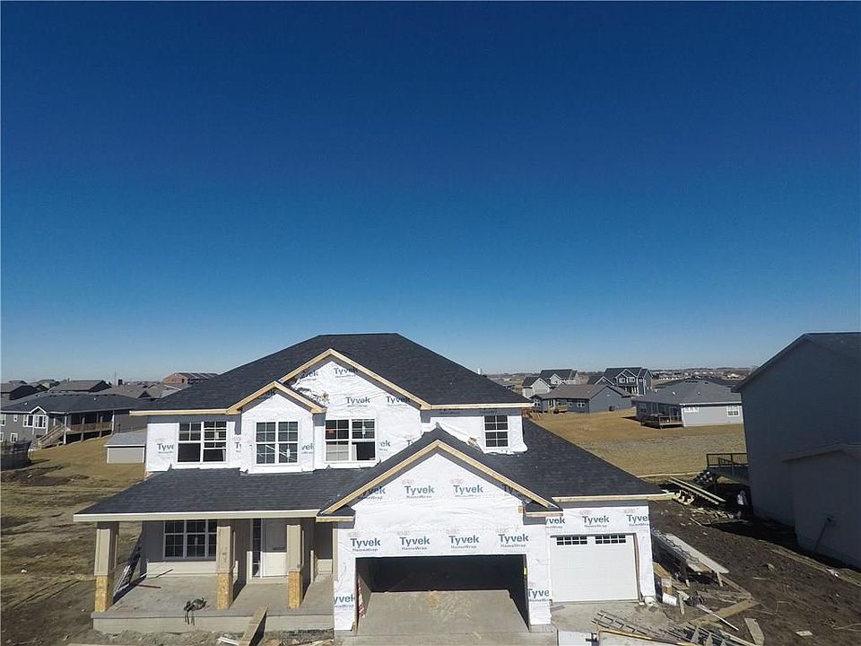 1st image of 512 NW Reinhart Dr