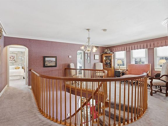 19th image of 103 E Dogwood St