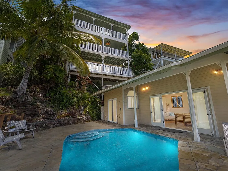 1512 Halekoa Dr #B