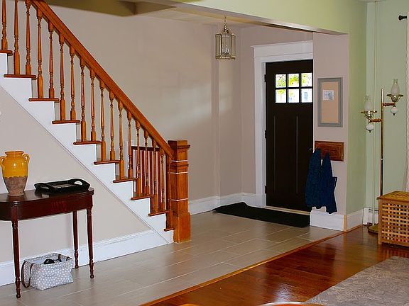 FRONT ENTRANCE/FOYER