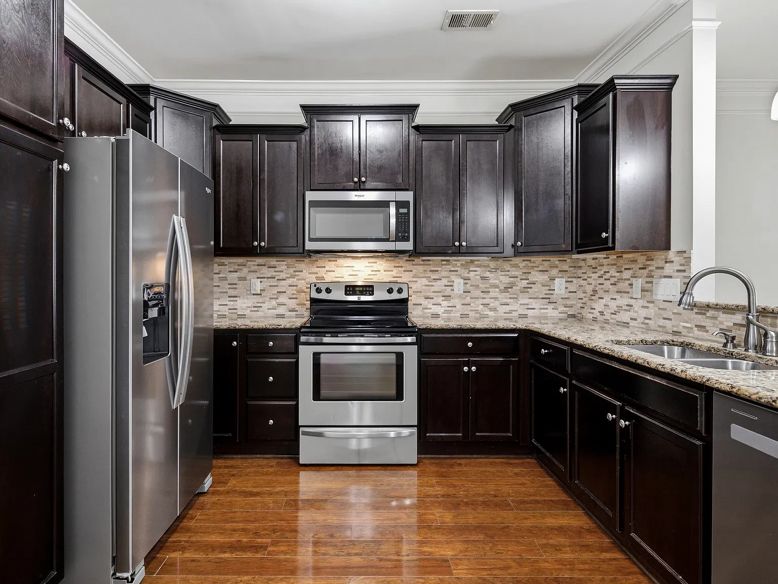 3 bed, 1855 sqft, $1,800 — Photo 4