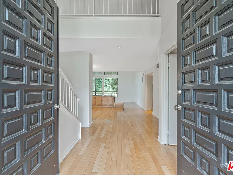 23454 Park Hermosa — Photo 2