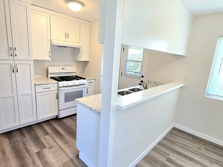 2974 Sherwin Ave — Photo 4