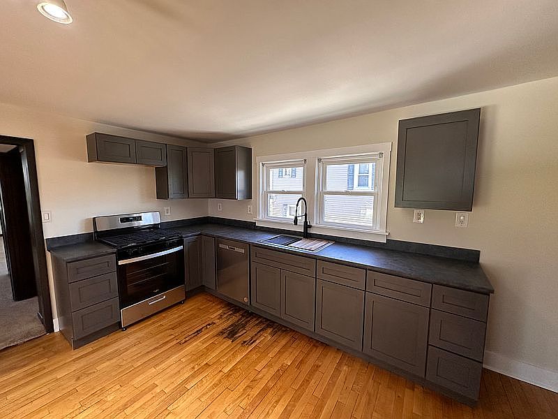 2nd image of 1132 Pearl St