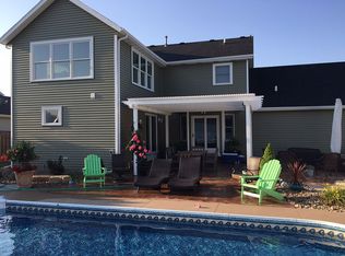 1080 W Price St, Eldridge, IA 52748