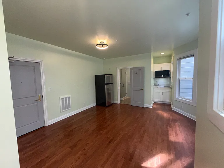725 Pine St #305 — Photo 11