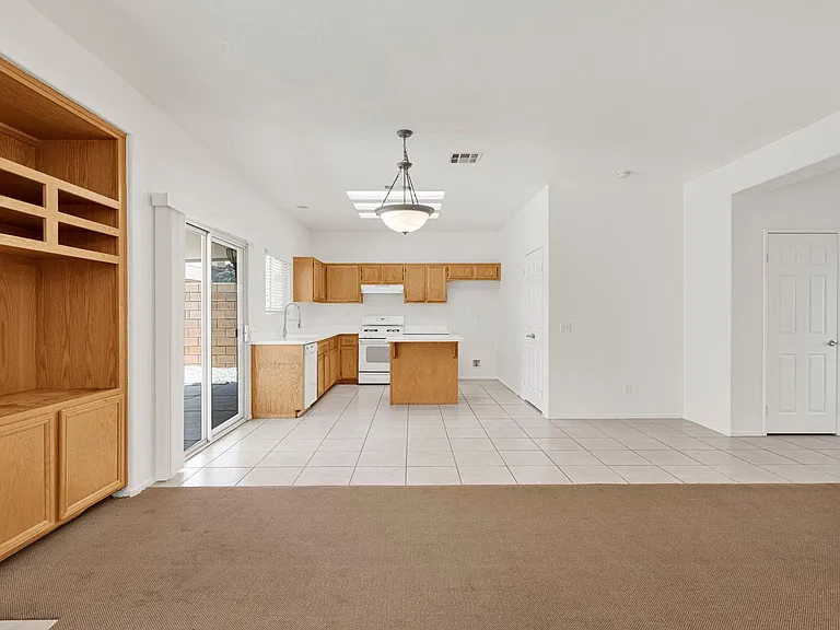 13085 Camden Ln — Photo 6
