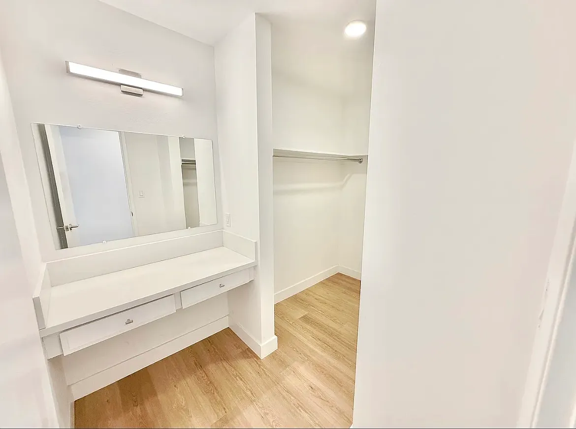 Studio, 650 sqft, $1,900 — Photo 2