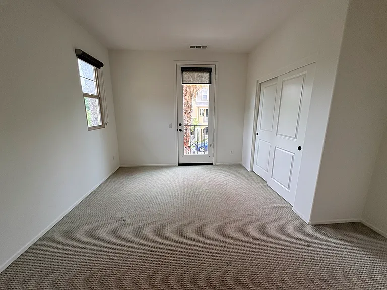 610 S Kroeger St — Photo 21