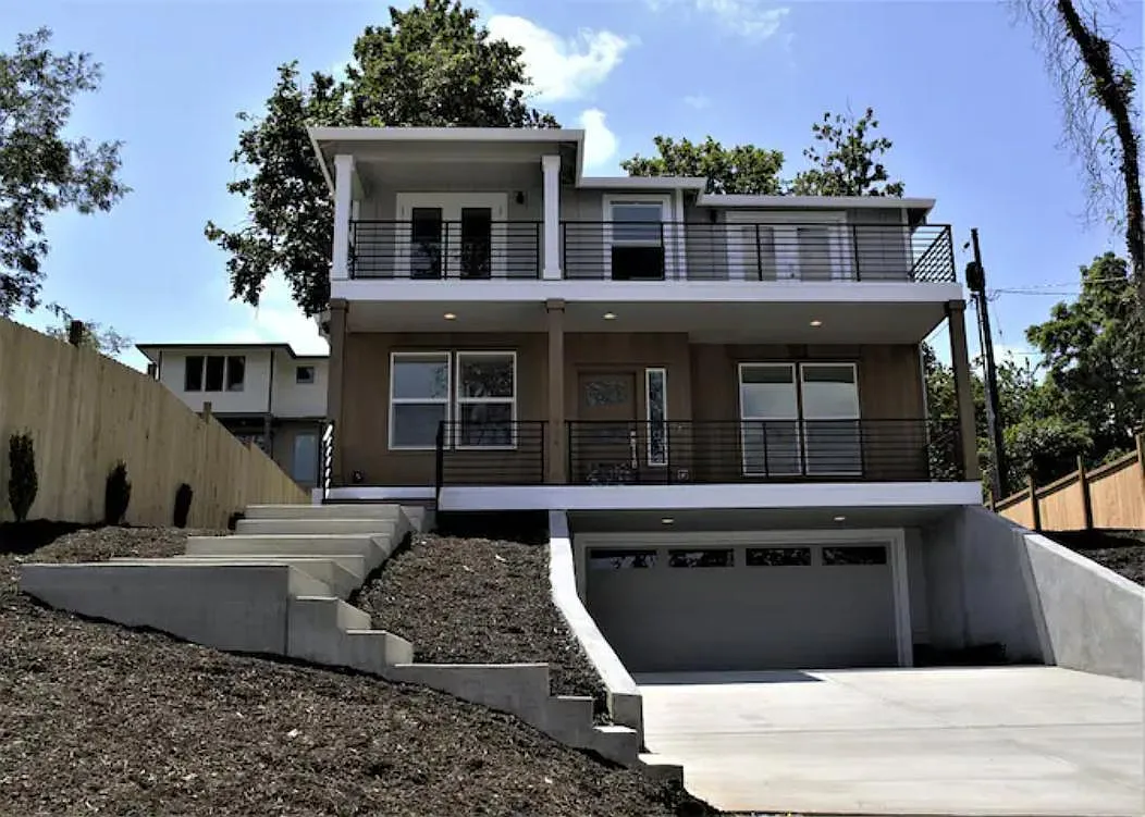 934 Ash St — Photo 1