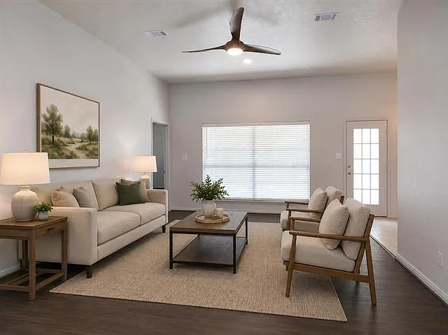 3 bed, 2.0 bath, 1634 sqft, $2,175 — Photo 3