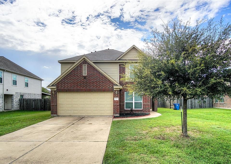 1st image of 10627 Woodland Oaks Dr