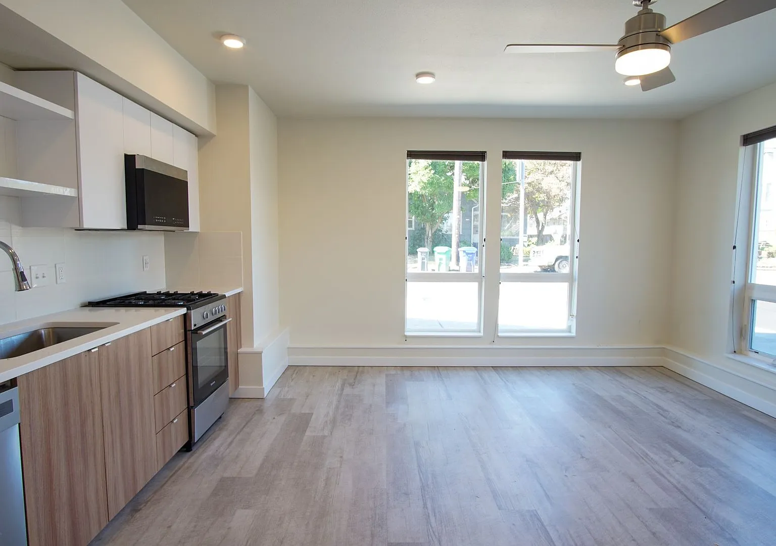 Modern & Bright 1 Bedroom w/Condo Finishes + W/D! — Photo 4