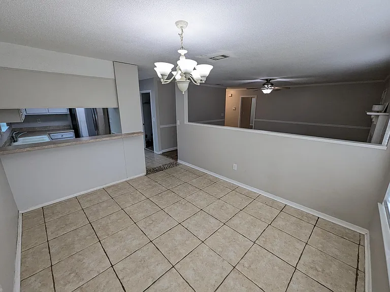 1625 Campbell Dr N — Photo 6