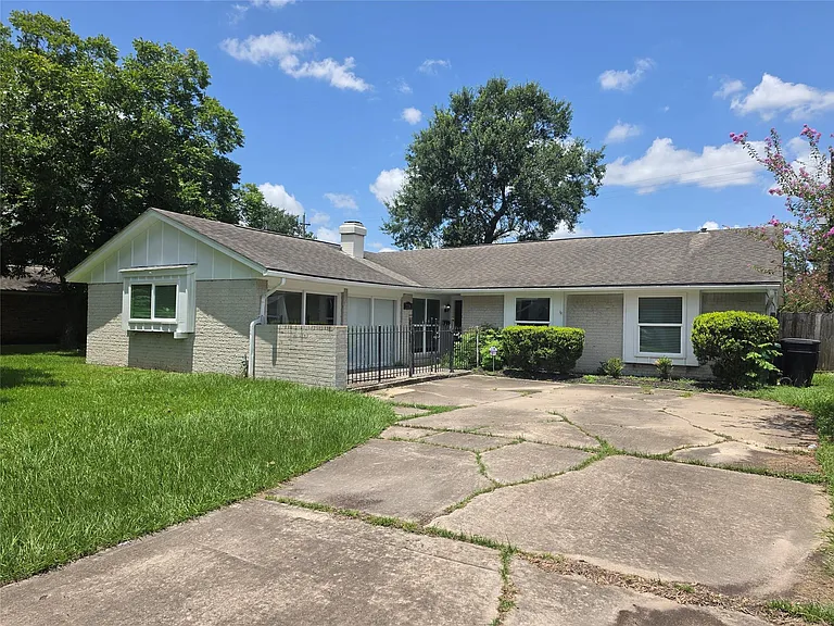 7334 Darnell St — Photo 2