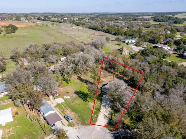 718 S Sky Ct, Granbury, TX 76049