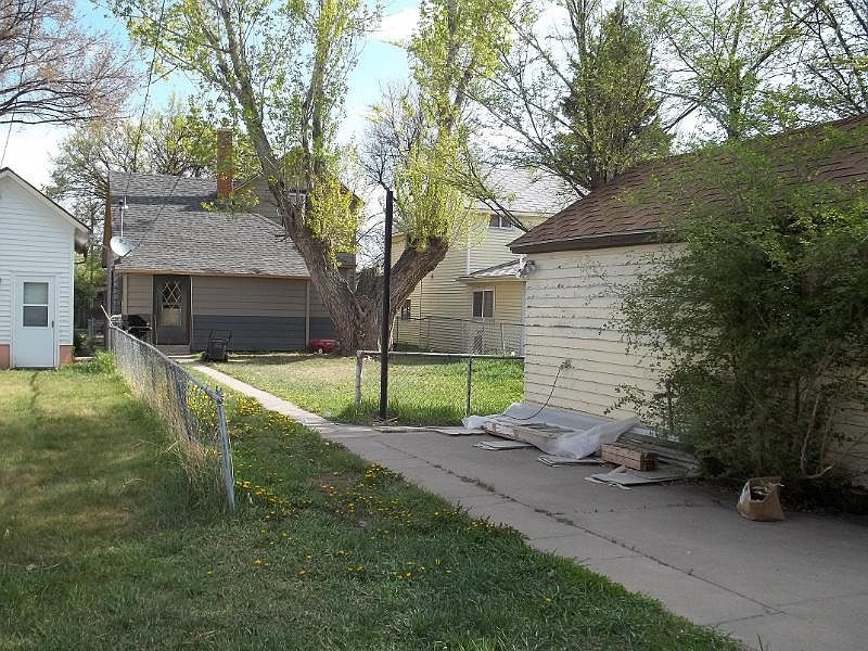 2nd image of 916 2nd St