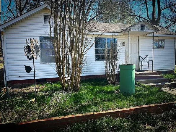 108 N Main St, Cove, AR 71937