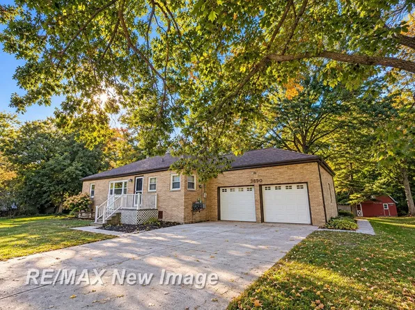 3890 Grotto Rd, Bridgeport, MI 48722