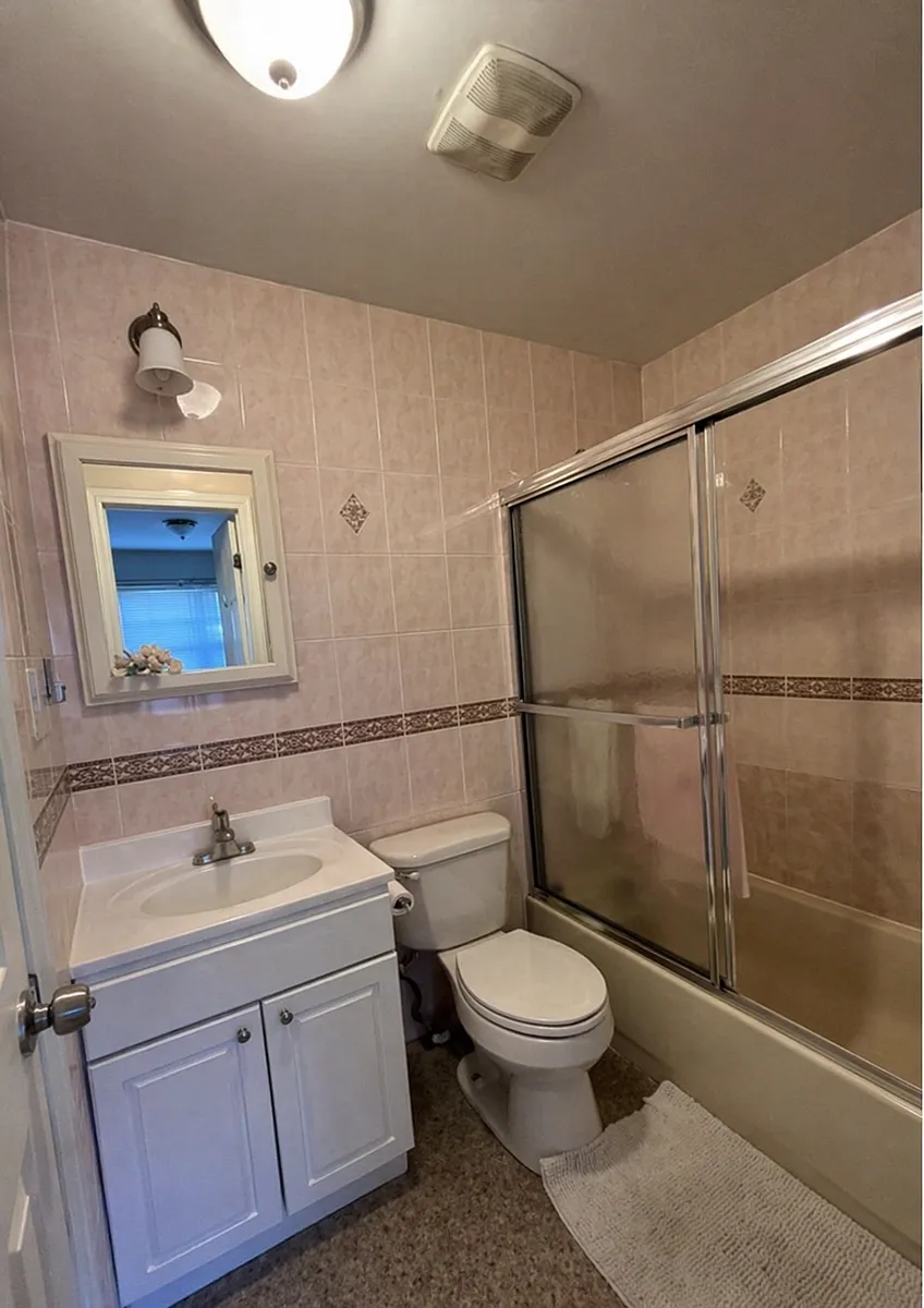 Building Photo - 15620 Sanford Ave #3F