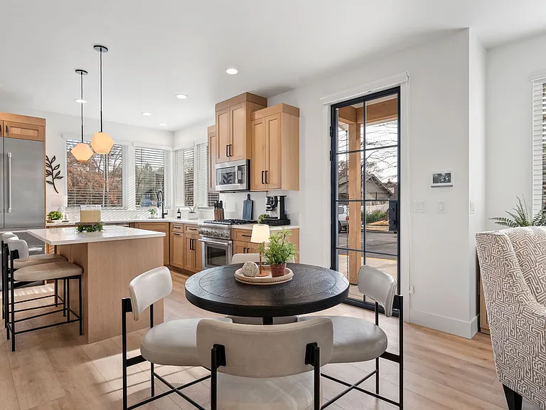 330 NE Quimby Ave #1 — Photo 13