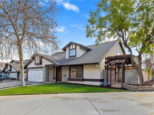 3385 Apple Blossom Ln, Lake Elsinore, CA 92530