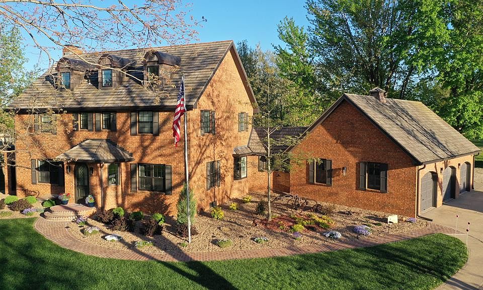 1st image of 857 Eastridge Dr