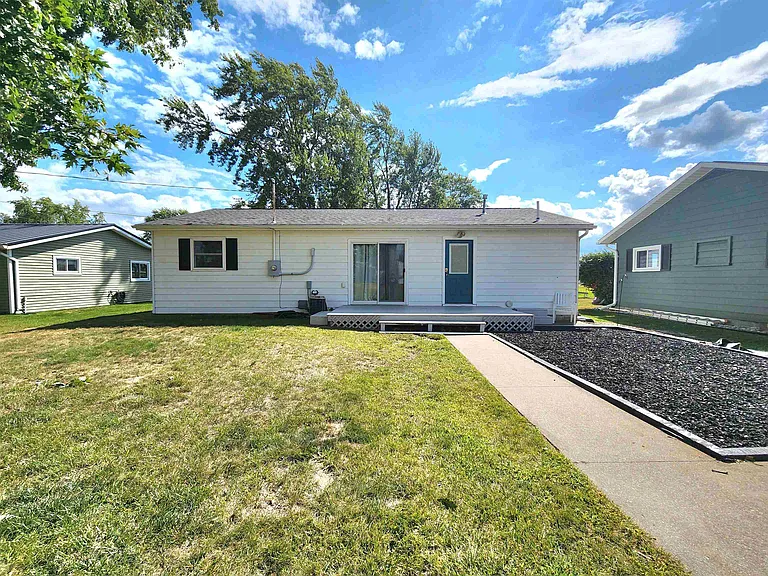 399 Twin Lake Rd — Photo 1