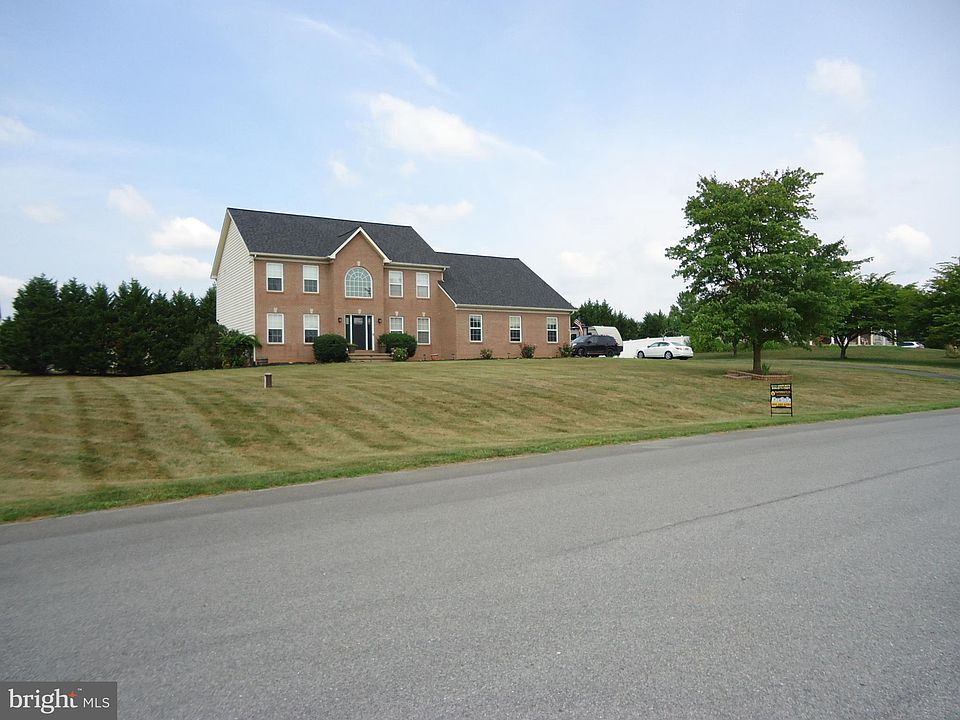 1st image of 103 Carriage Dr