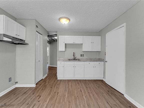 3rd image of 19111 Longbrook Rd