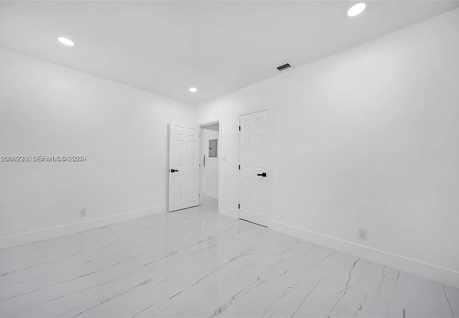2 bed, $2,450 — Photo 1